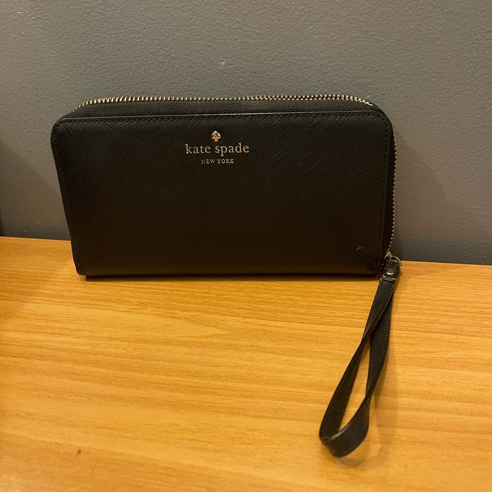 Kate Spade wristlet wallet.